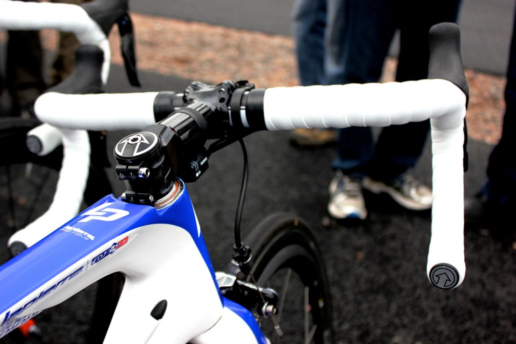 Der Vorbau ist von FSA. Komischerweise nicht vom normalen Team-Sponsor PRO. 