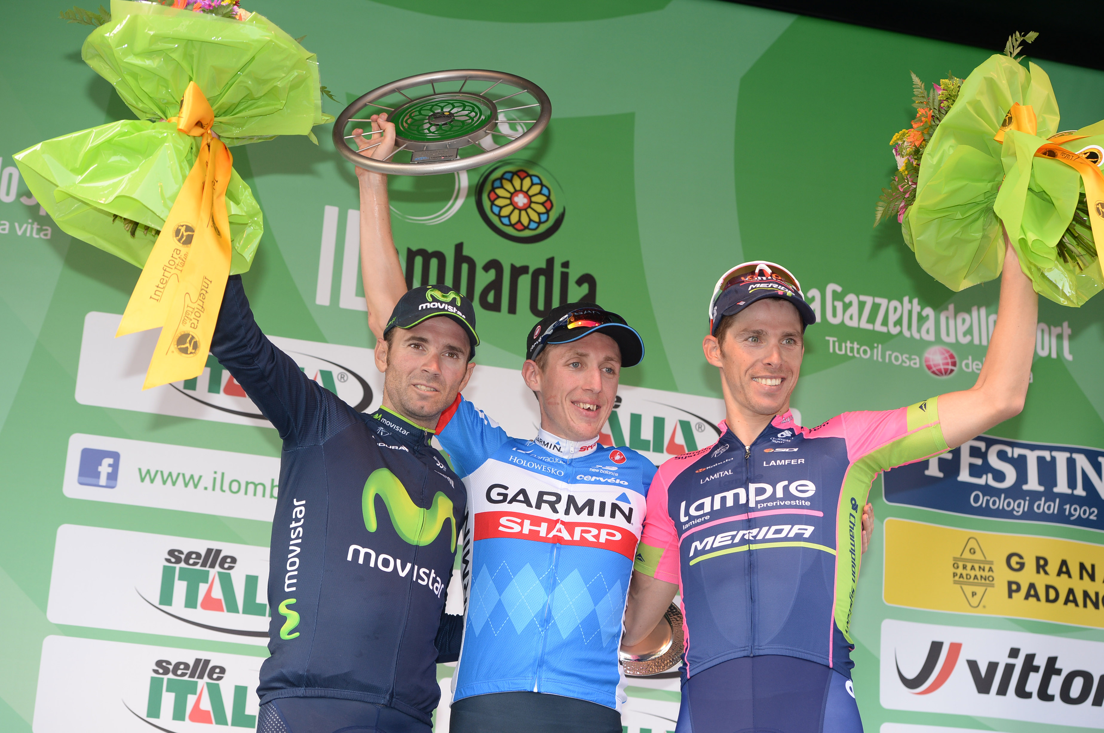 Martin steht mit der aktuellen Nummer 1 und einem ehemaligen Weltmeister auf dem Podium. (Foto: Sirotti)