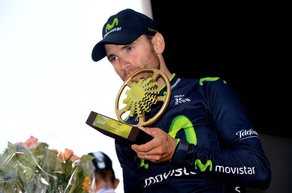 Alejandro Valverde küsst seine La Fleche Wallonne Trophäe. Insgesamt gewann er fünf Eintagesrennen 2014. (Foto: Sirotti)