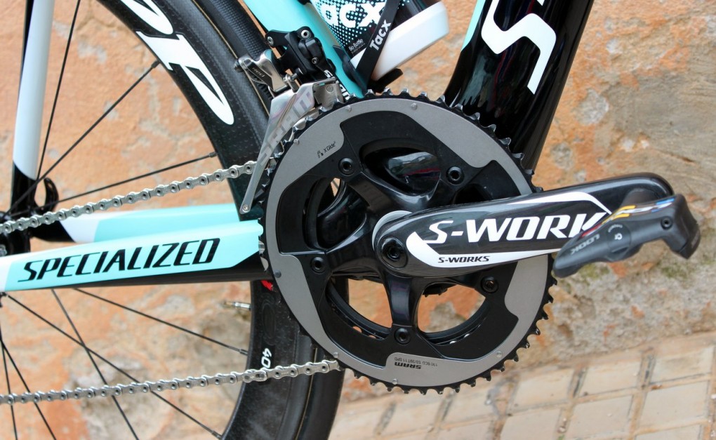 Sram hat sein WolrdTour-Sponsoring in den letzten Jahren etwas zurückgeschraubt. Nur noch drei Teams nutzen die Gruppen des amerikanischen Herstellers. OPQS ist eines dieser Teams. Die Carbon-Kurbel kommt allerdings von Specialized. Meersman nutzt allerdings keinen Quarg-Powermeter an seinem Venge.