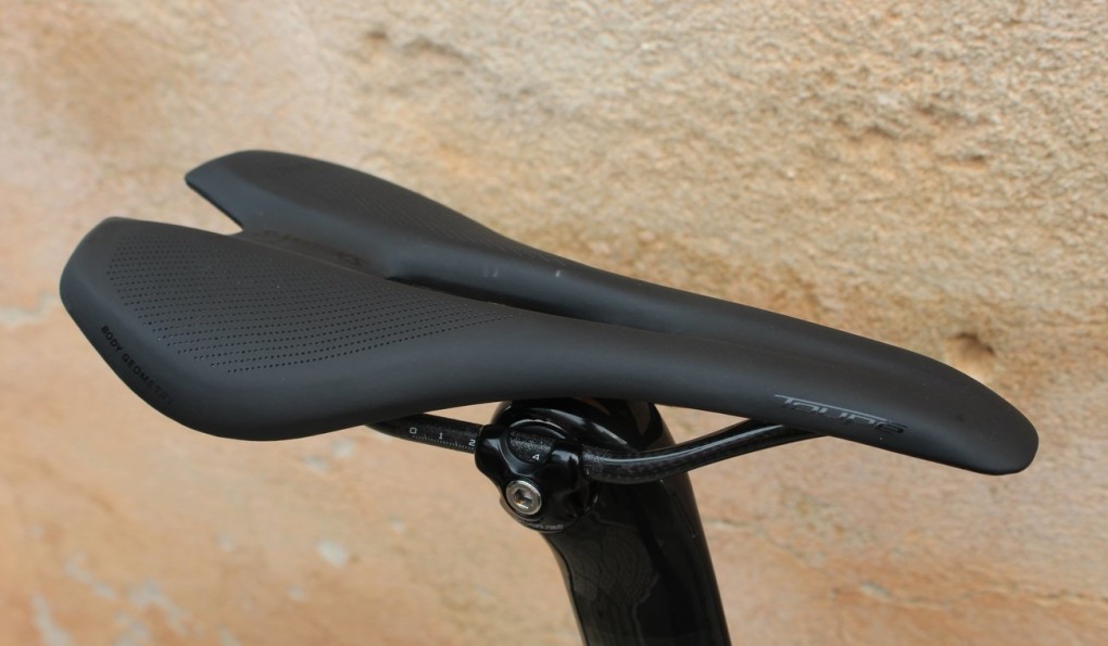 Das S-Works Toupe ist Spezializeds Top-Sattel. Das Schwarz mit schwarzem Aufdruck verleiht dem Sattel einen noch minimalistischeren Anschein.