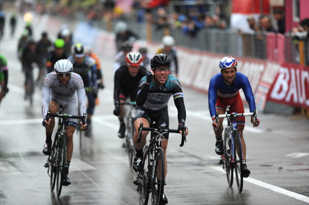 Schenke auch den Wetterbedingungen Beachtung wenn du sprintest. Zögere deinen Sprint bei Gegenwind so lange wie möglich heraus. (Foto: Sirotti)