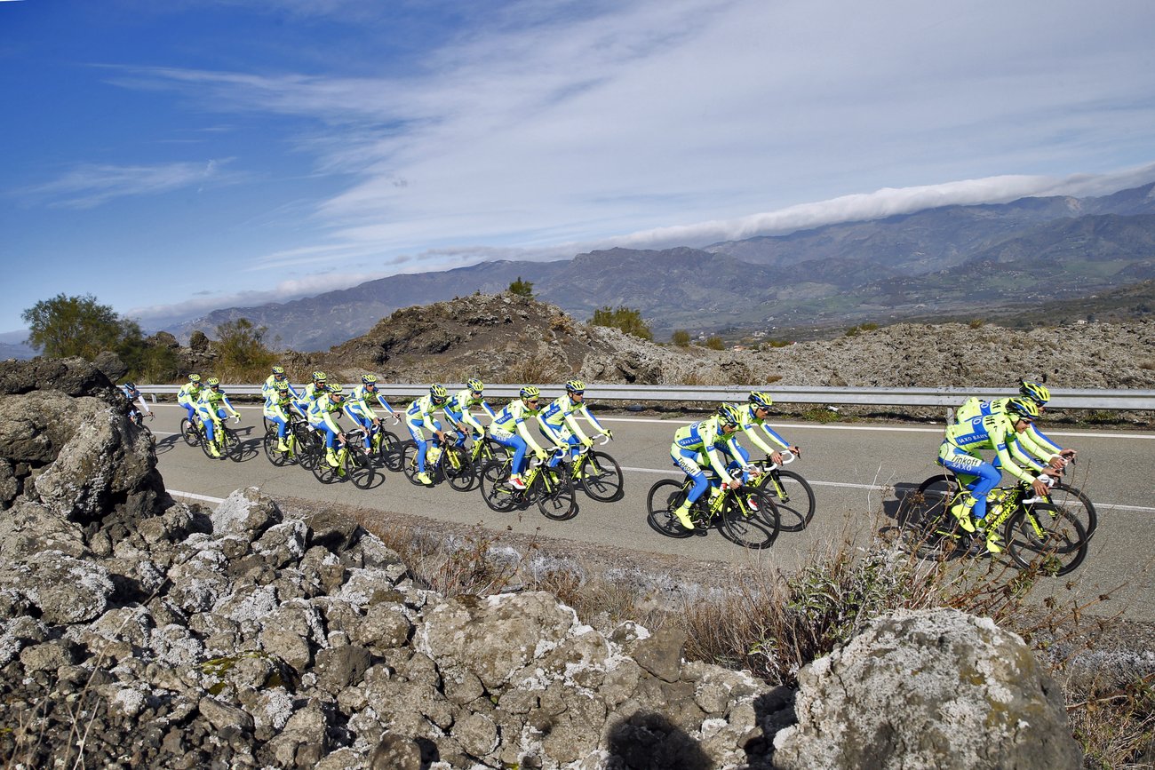 Das Team befindet sich für das Trainingslager am Fuße des Etna. Dort bereitet es sich auf die Tour Down Under in Australien am 20. Januar 2015 vor. (Foto: Luca Bettini)