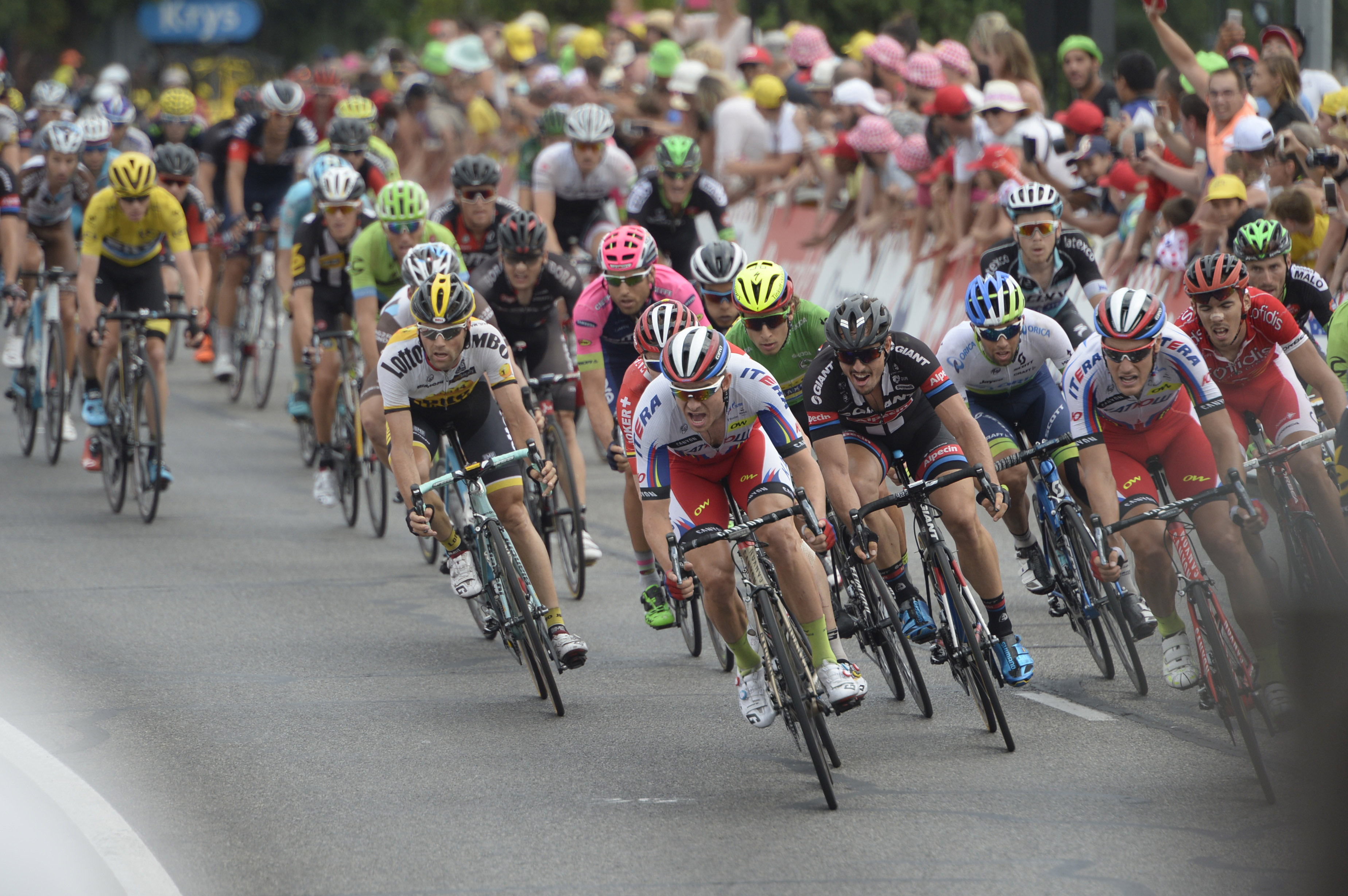 Andre Greipel gewinnt die 15. Etappe der Tour de France 2015. (pic: Sirotti)