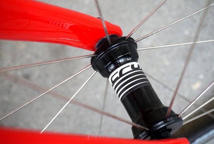 Das Specialized Tarmac Expert rollt auf einem Satz Fulcrum Racing S4 Laufrädern. Diese sind zwar ganz anständig aber bei einem Bike dieser Preisklasse hätten wir uns auch hier etwas besseres gewünscht. Alle Fahrer, bei denen die Leistung im Vordergrund steht, würden hier wohl recht schnell über ein Upgrade nachdenken. (Foto: George Scott / Factory Media)