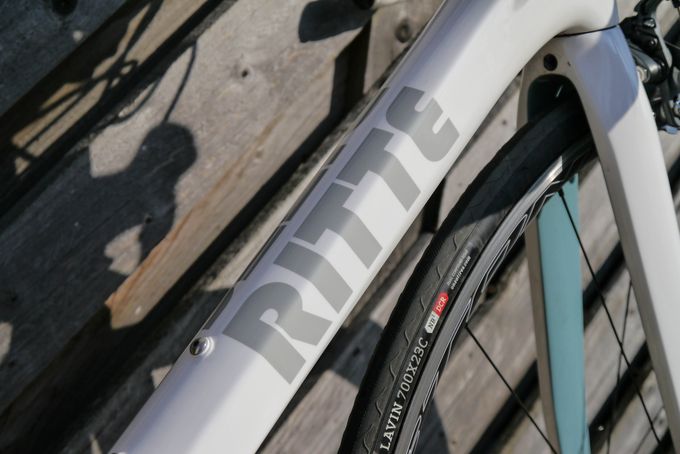 Der dezente Umgang mit Logos ist eine willkommende Abwechslung und hebt das Ritte Ace von den meisten anderen Bikes ab.