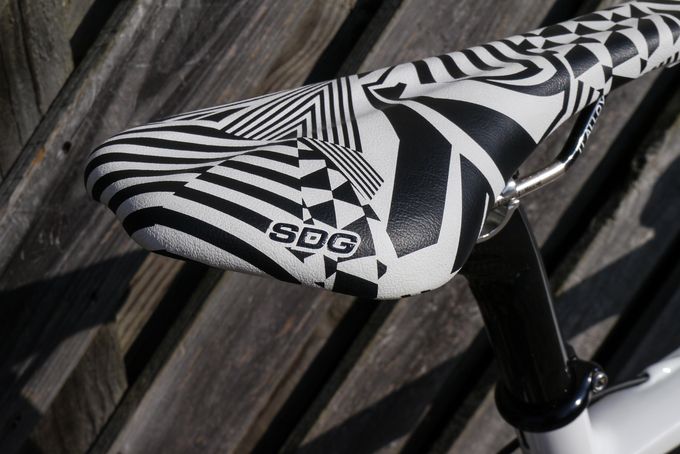 Der SDG Duster Sattel unseres Testbikes überzeugt sowohl optisch als auch in Sachen Komfort.