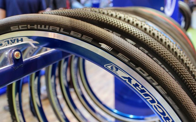 Beim Schwalbe S-One handelt es sich um einen 30 Millimter Reifen, der für Roubaix und Rennen rund um Flandern entwickelt wurde. (Foto: George Scott / Factory Media)