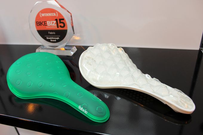 Fabric hat dem hier abgebildeten Cell-Sätteln ein auffälliges Design verpasst. (Foto: George Scott / Factory Media)