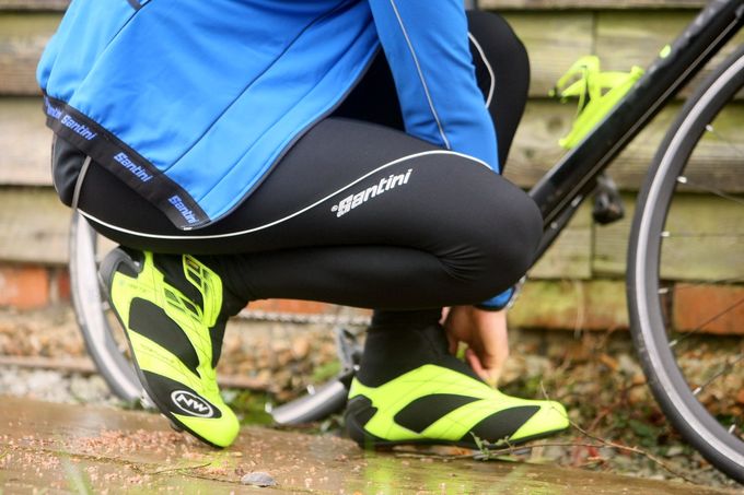 Mit der richtigen Ausrüstung bleibst du im Winter motiviert.