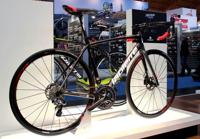 Lapierre ist 2016 mit zwei Disk-Modellen des Sensium auf dem Markt vertreten.