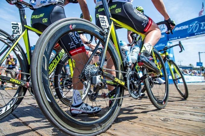 Die drei hauptsächlichen Faktoren, wegen denen Fahrer sich für einen Satz Carbonlaufräder entscheiden, sind das leichte Gewicht, die aerodynamischen Eigenschaften und das coole Aussehen. (Foto: Nils Nielsen)