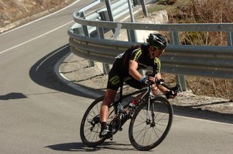 Russell Downing geht immer auf Nummer sicher, dass sein Training eine Mischung aus ebenen Straßen und Steigungen beinhaltet. (Foto: Sirotti)
