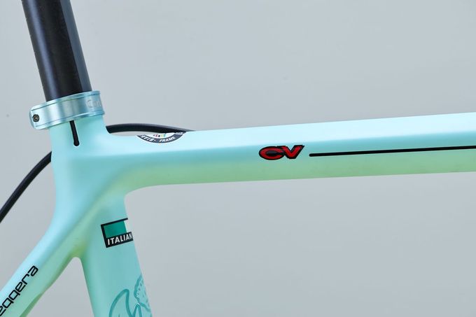 Das erste Mal kam die Countervail-Technologie am Bianchi Infinito CV zum Einsatz. Nachdem sie ihre Bewährungsprobe mit Bravur bestanden hat, sorgt der Komfortbooster jetzt auch am Specialissima für ein komfortableres Fahrerlebnis.