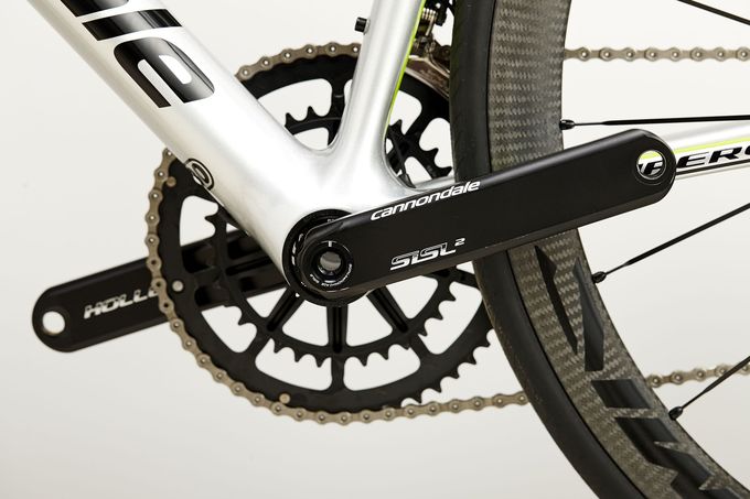 Cannondale hat dem SuperSix Evo Hi-Mod Team einen HollowGram-SiSL2-Kurbelsatz aus eigener Schmiede verpasst.