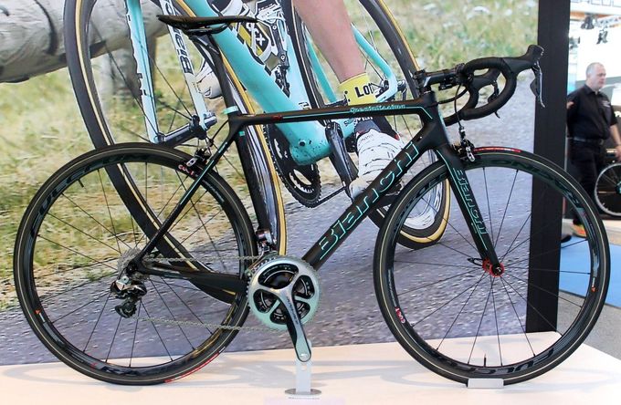 Der schwarze Bianchi-Specialissima-Rahmen ist ein wenig leichter als die Ausführung in legendärem Celeste.
