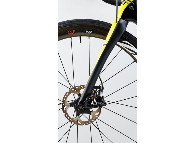 Boardman Bikes hat die SLR-Endurance-Disc-Carbongabel mit einer 15-Millimeter-Steckachse ausgestattet.