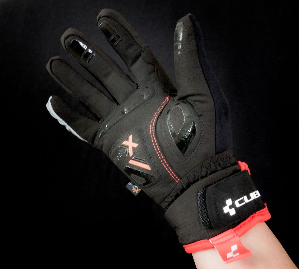 Cube Natural Fit Handschuhe X-Shell Langfinger 2 Arian Schlichenmayer.JPG