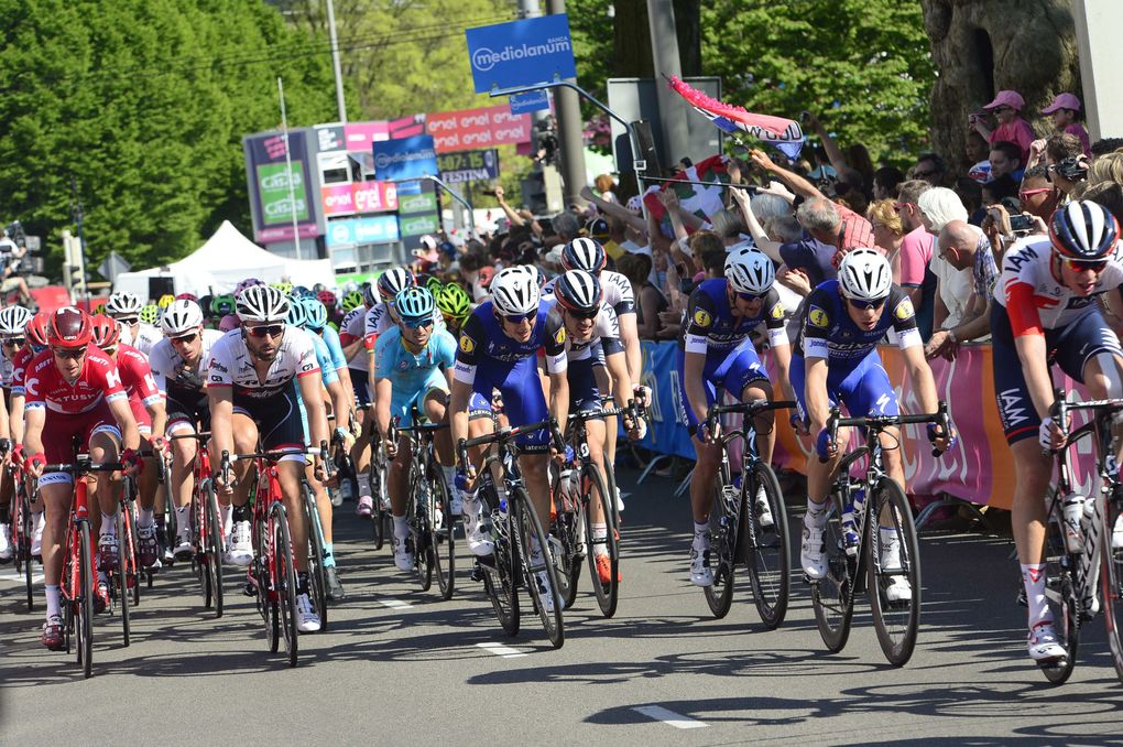 Giro d'Italia 2016 Etappe 3: Das Etixx-Quickstep-Team leistete ganze Arbeit, um Kittel in Position zu bringen.