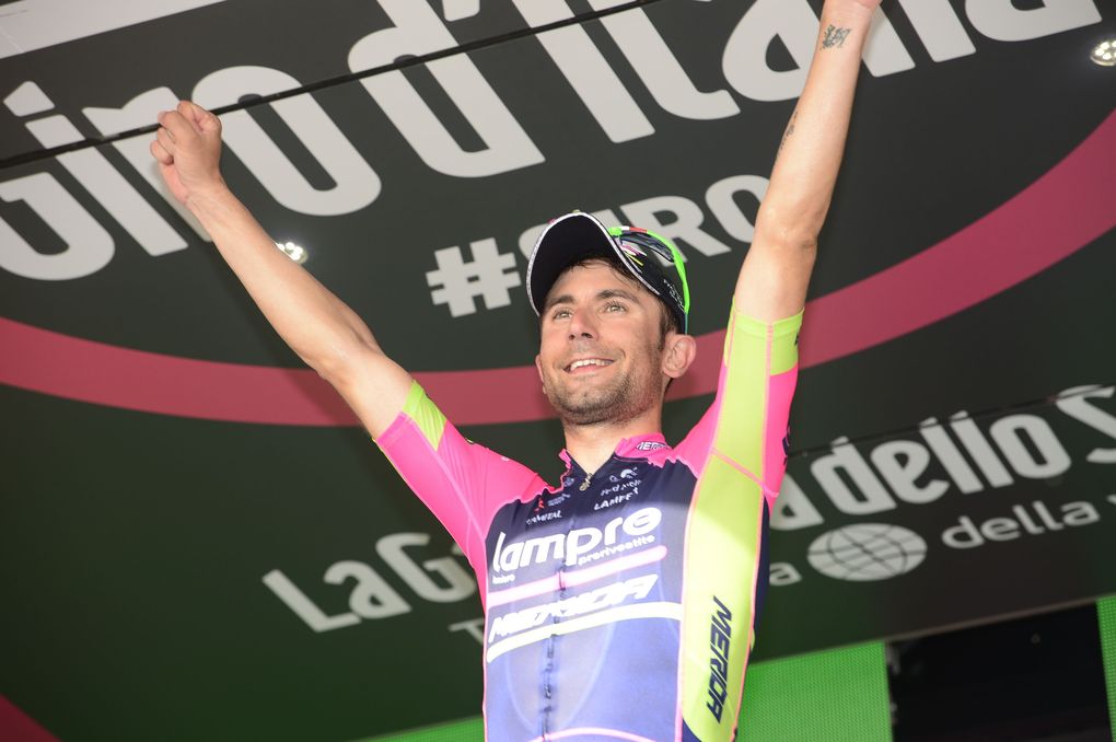 Giro d'Italia 2016 Etappe 4: Astanas Bemühungen waren vergeblich: Der Italiener hielt sich die Verfolger vom Leib und sicherte sich den 5. Giro-Etappengewinn seiner Karriere.