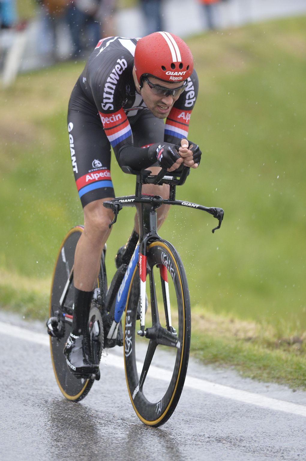 Tom Dumoulin fuhr nicht den ersehnten Sieg beim Zeitfahren, aber schaffte es wieder unter die ersten zehn in der Gesamtwertung. Foto: Sirotti