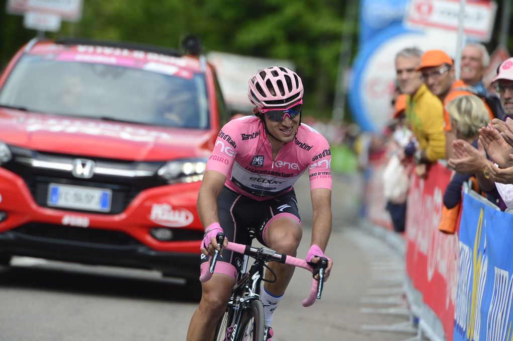 Brambilla machte auf der Abfahrt Tempo und sorgte dafür, dass das Maglia Rosa bei Etixx-Quickstep blieb. Foto: Sirotti
