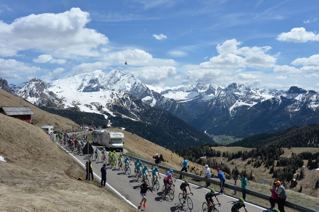 Die Königsetappe führte durch die Dolomiten und forderte die Profis mit sechs Bergen bis auf das äußerste. Foto: Sirotti