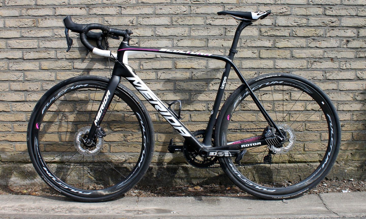 Das Lampre-Merida Team führ das Merida Scultura Disc bei der Flandernrundfahrt und bei Paris-Roubaix.