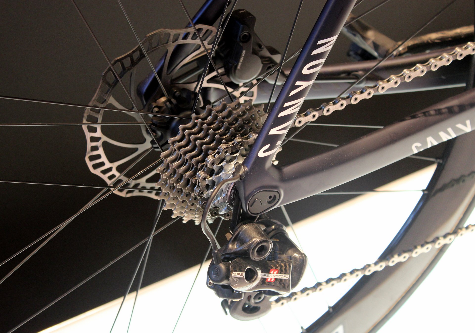 Eurobike 2016: Canyon Aeroad CF SLX