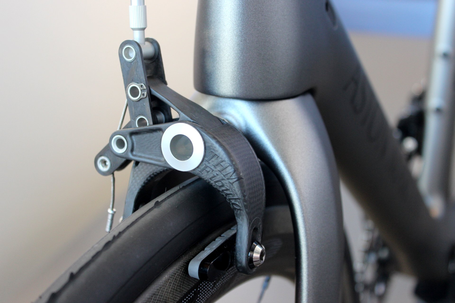 Sonderedition des Storck Fascenario .3 Platinum mit THM-Fibula-Bremsen (Foto: George Scott / Factory Media)