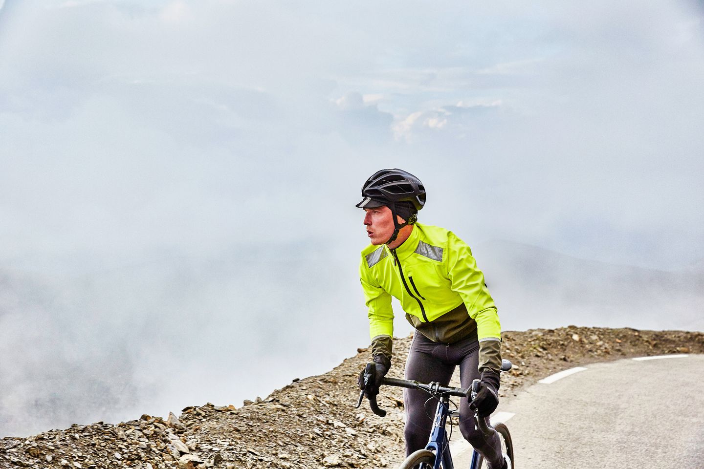 04-winter-sicherheit-rennrad-HOY-Vulpine-Beacon-jacke