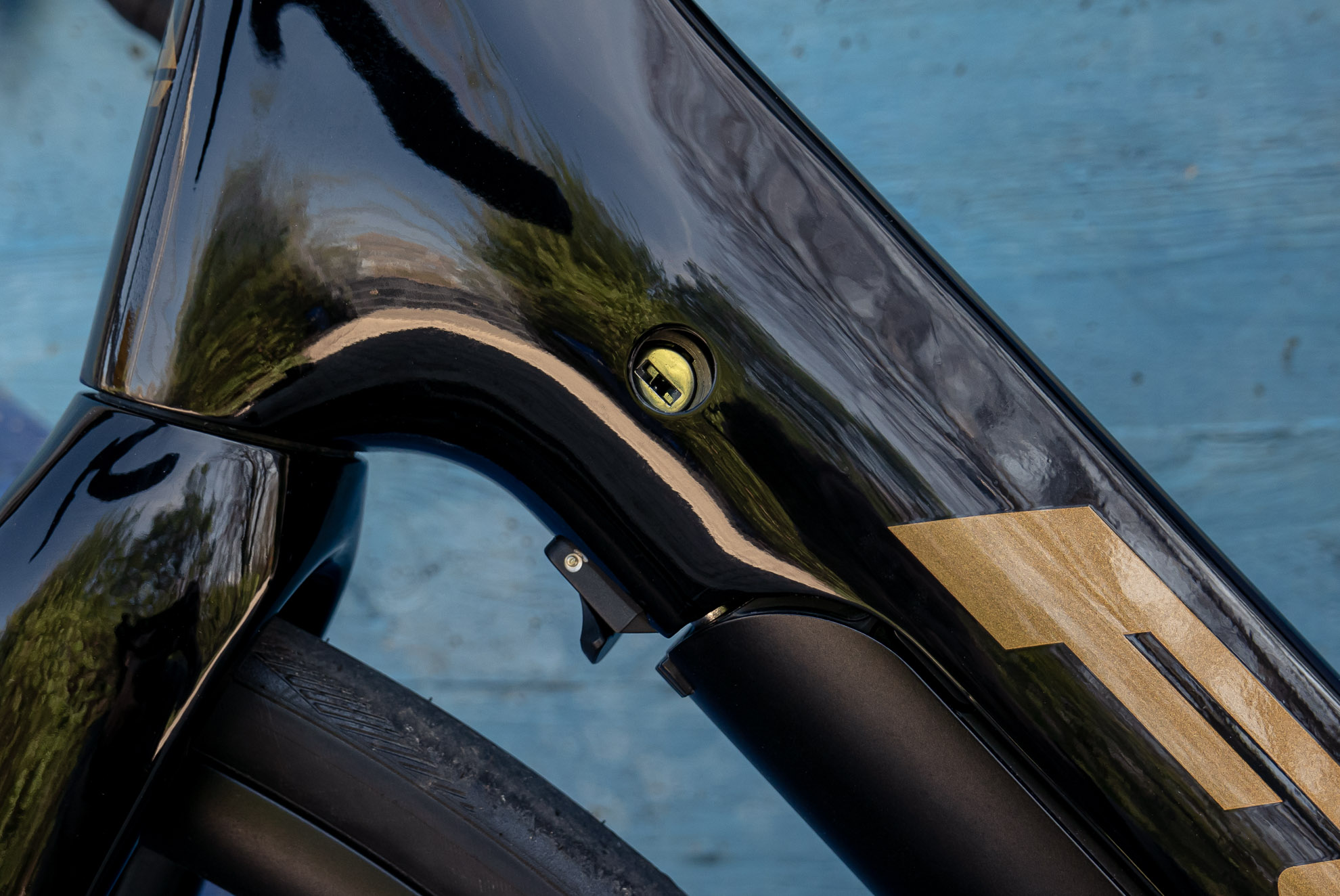 Mit dem Schloss kann das Drivepack am Rahmen verriegelt werden.