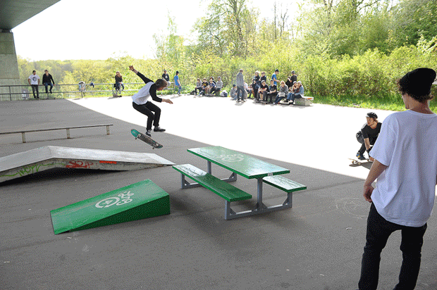 Louis Taubert Lipslide