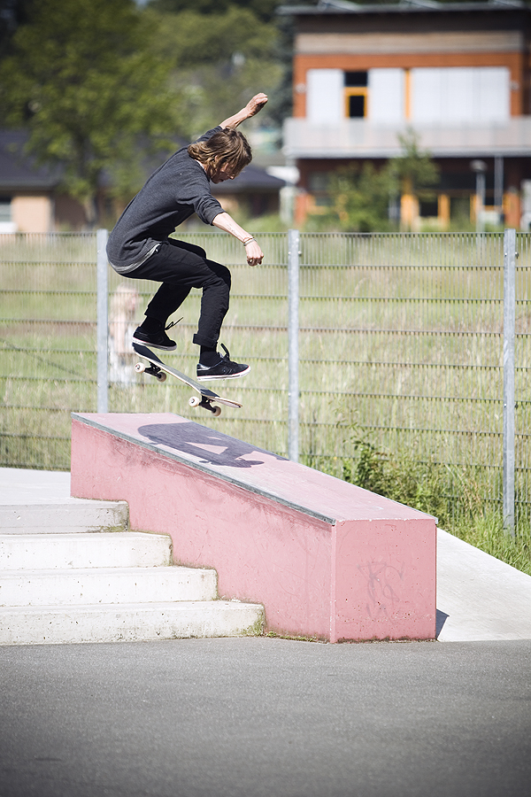 Julian Davidson Flip Nosegrind