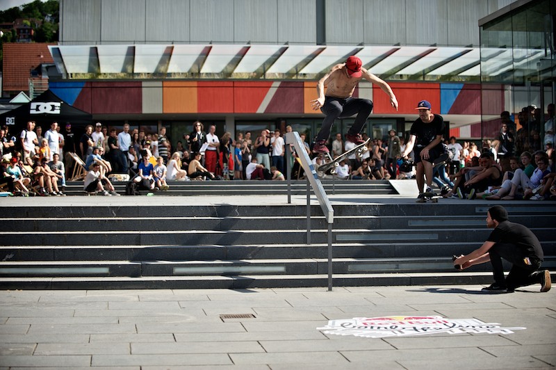 AndiWelther_kickflipnoseslide_RedBull_Bombtheline_Gerlingen_PhilPham