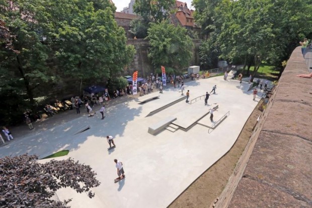 1004759_4322371915776_185414400_n