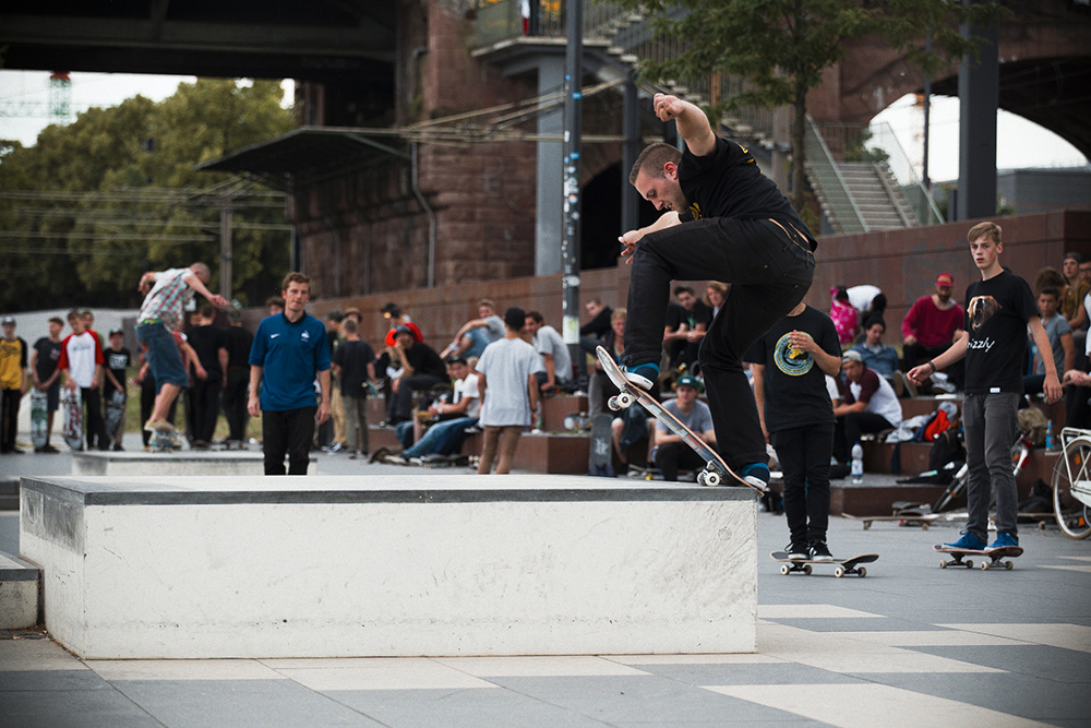 Julian Mahlberg – Frontside Bluntslide
