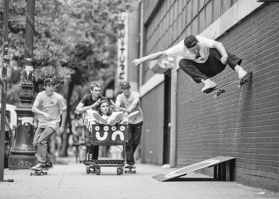 CONS_POLAR_Pontus_Alv_wallride_nollie_detail