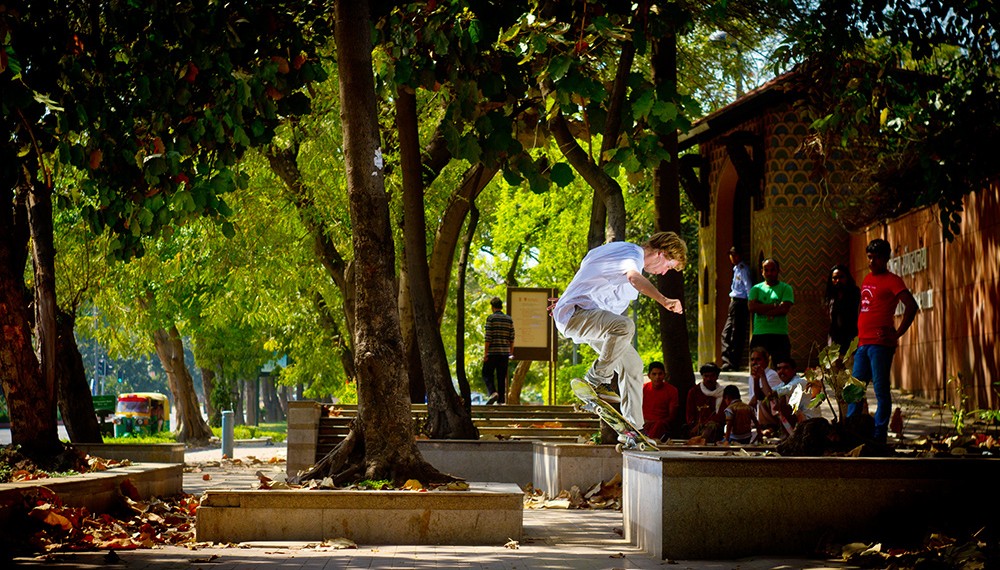 Joakim Poijo – Frontside Crooked Grind