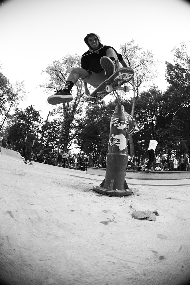 Willow – Frontside Shove It | Photo: Hendrik Herzmann