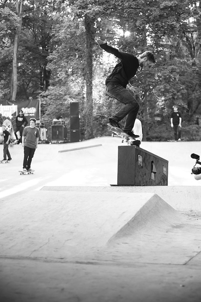 Wilko Grüning – Kickflip Frontside Nosegrind | Photo: Hendrik Herzmann
