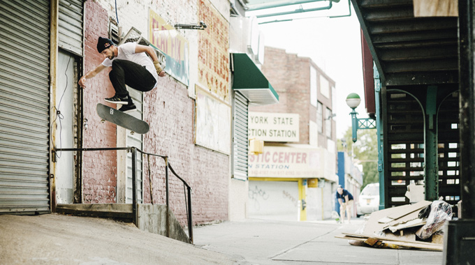 Vladik Scholz – Hardflip | Photo: Jon Mehring