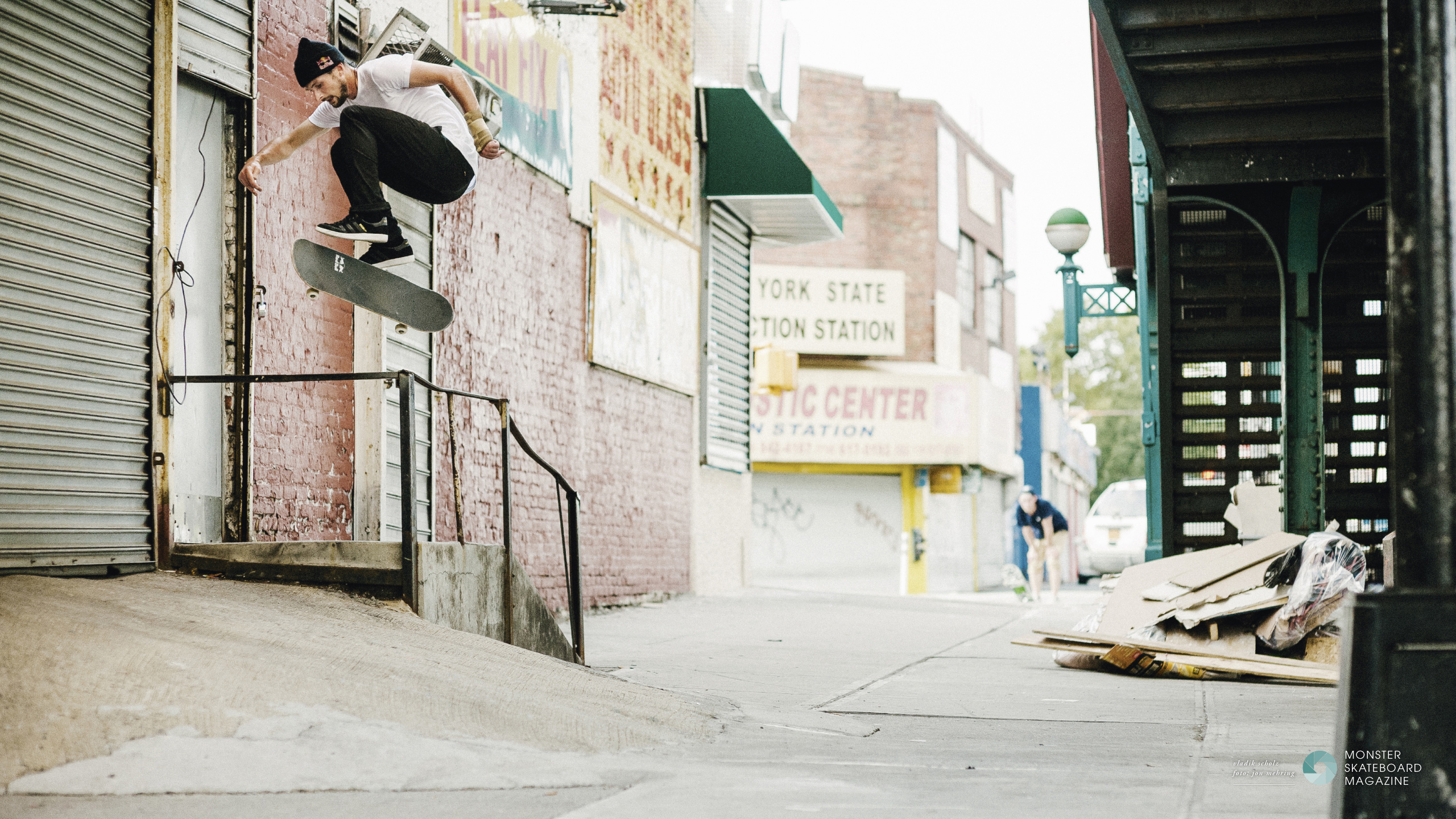 Vladik Scholz – Hardflip | Photo: Jon Mehring