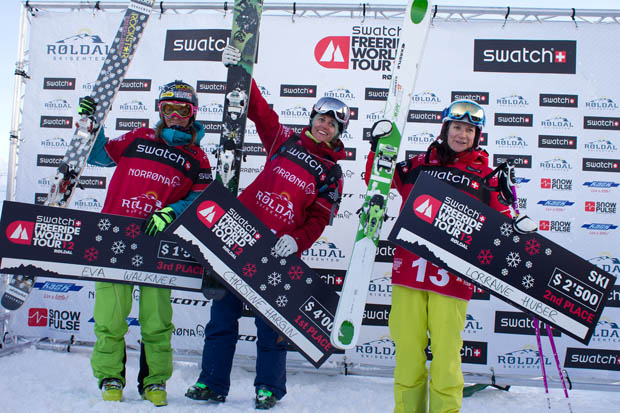 Ski Frauen: 1/ Christine Hargin (SWE) 2/ Lorraine Huber (AUT) 3/ Eva Walkner (AUT) auf dem Podeum der Freeride World Tour 2012 in Roldal
