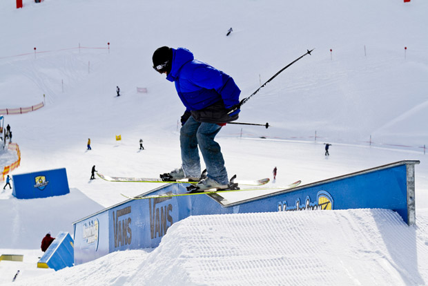 Freeskier slidet doublekink Rail