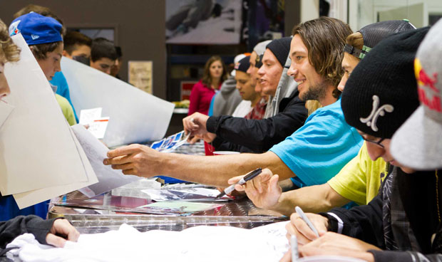 Signing_Session © iF3 Montreal