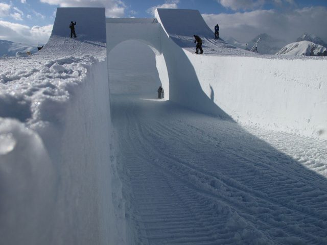 FiatNineKnights_SchneesternBuilding1