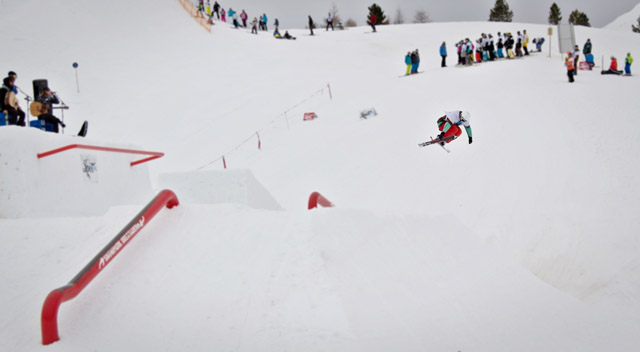 The wallnuts_actionOnhip