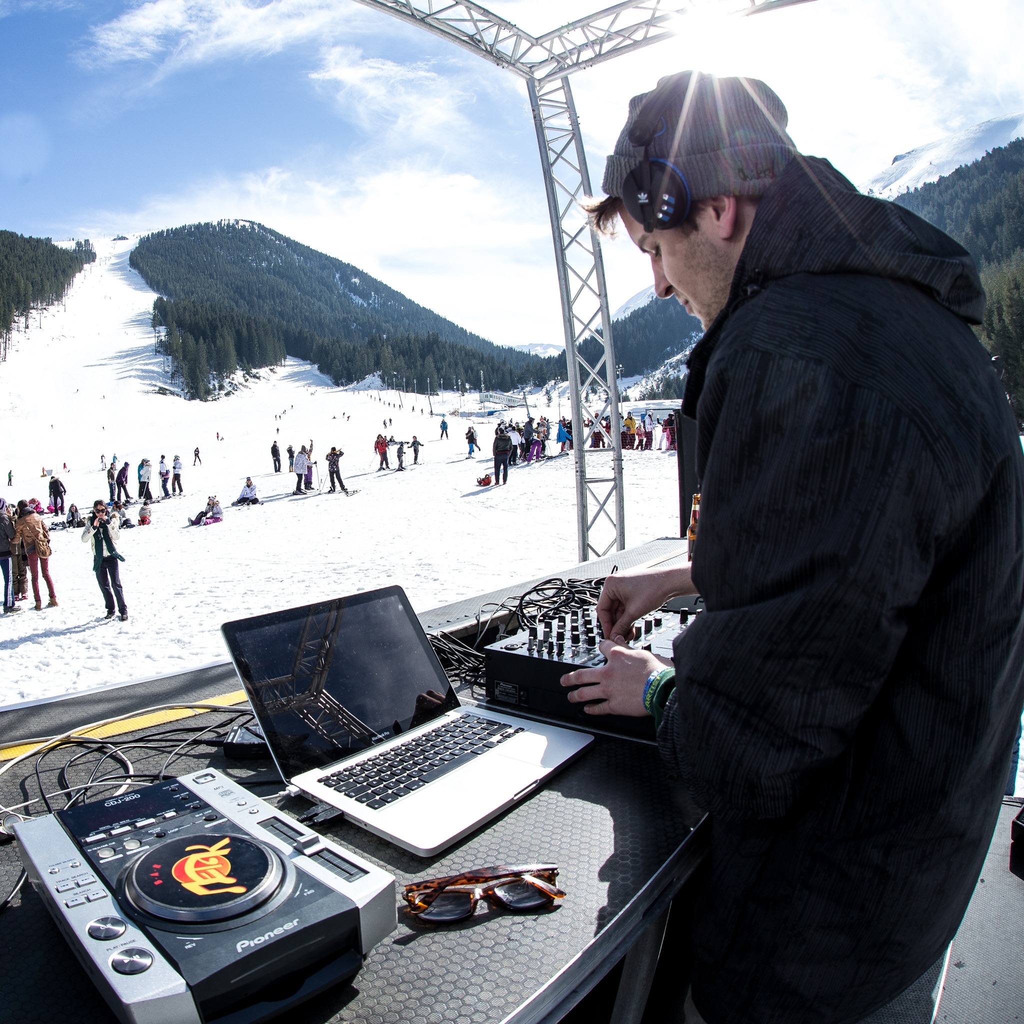 Banderitsa Stage at Horizon Festival (Scott M Salt) copy