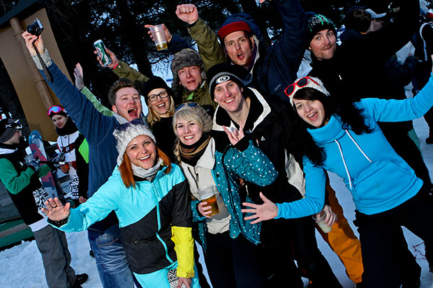 SnowZone_Snowbase_Gruppe Happy_print620